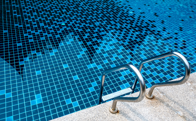 Piscina con sistema de electrolisis